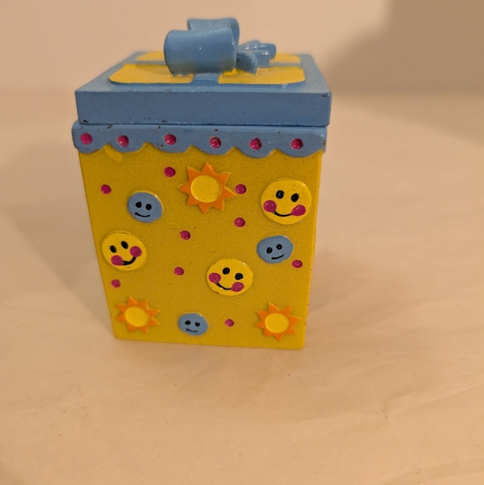 Vintage 2004 Claire's Trinket Box Smiley Face and Sun - Missing Smile Dangle - Picture 4 of 8